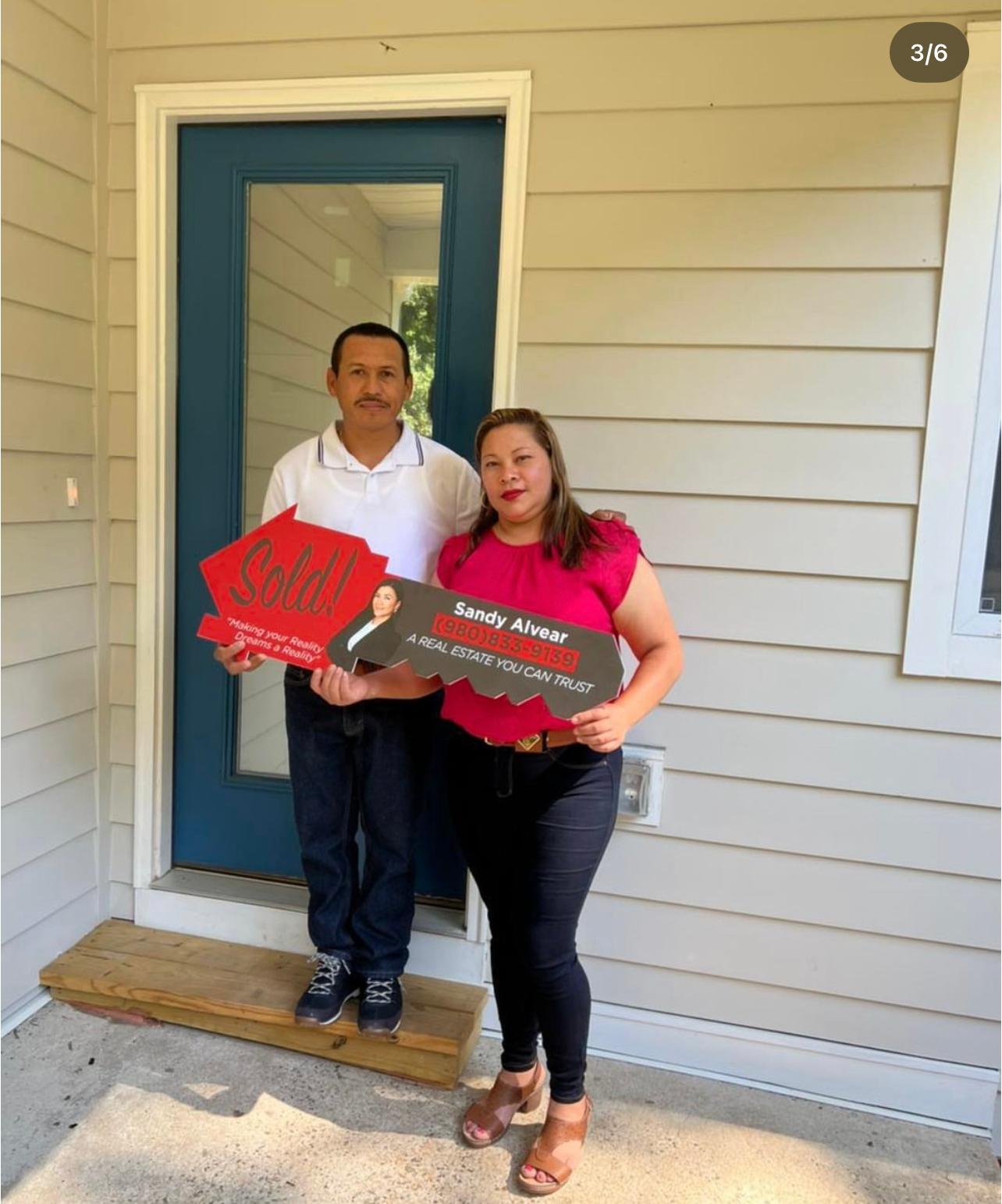 Clients with Sandy Alvear at sold home front door